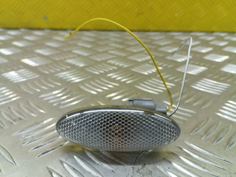 Повторитель передний левый Toyota Rav 4 (Xa30) (2005-2014) 2006 817300D032 2.0 I 1AZFE