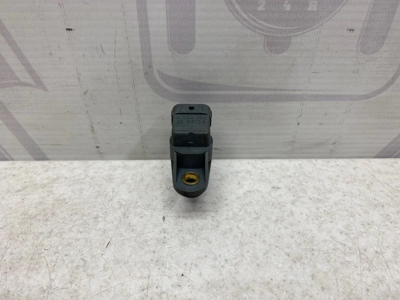 Датчик распредвала Mercedes-benz W221