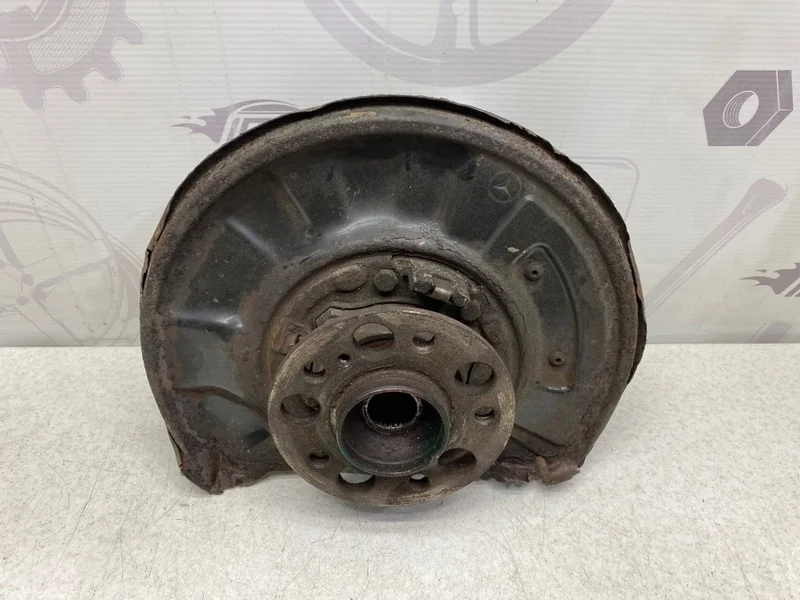 Кулак задний правый Mercedes-benz 2008 W204