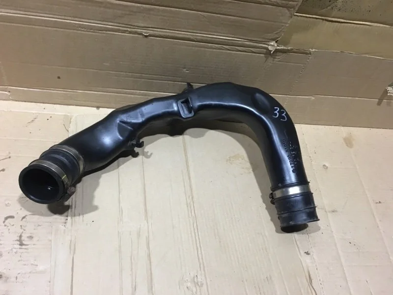 Патрубок воздушного фильтра Toyota Land Cruiser 2018 1787751020 URJ202 4.5 1VD-FTV, левый