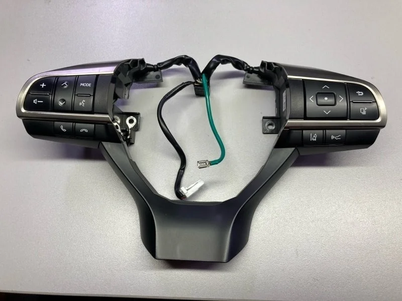 Блок кнопок руля Lexus Lx570 2017 8425060480C0 URJ202 3UR-FE 5.7