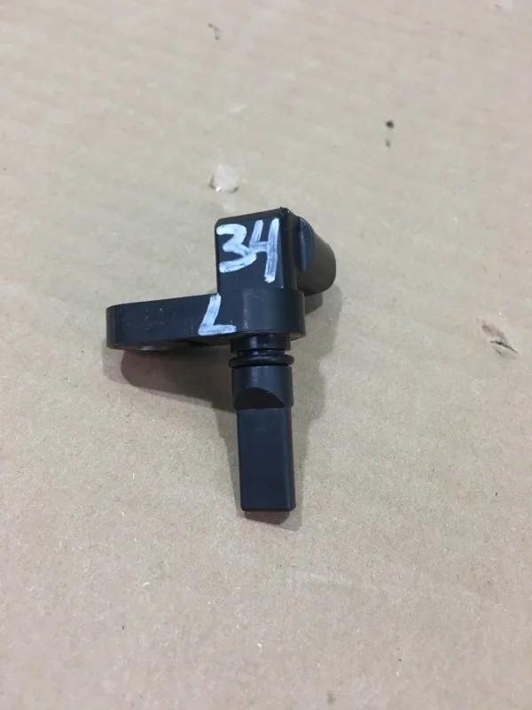 Датчик ABS Toyota Land Cruiser 2015 8954360050 URJ200 1VD-FTV 4.5, левый