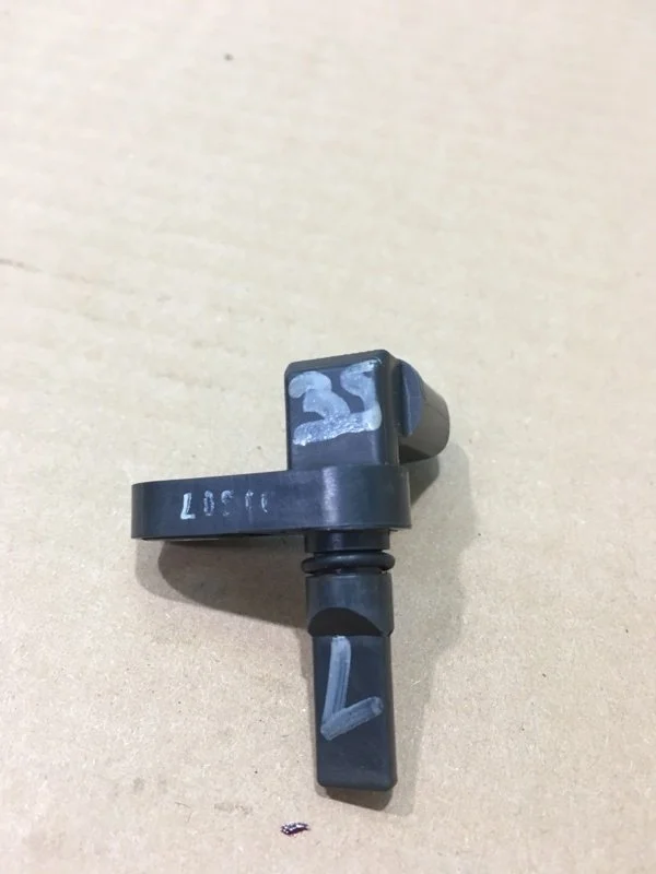 Датчик ABS Toyota Land Cruiser 2015 8954360050 URJ200 1VD-FTV 4.5, левый