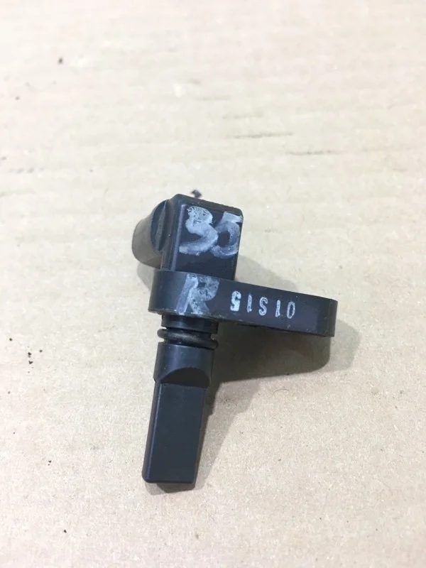 Датчик ABS Toyota Land Cruiser 2015 8954260050 URJ200 1VD-FTV 4.5, правый