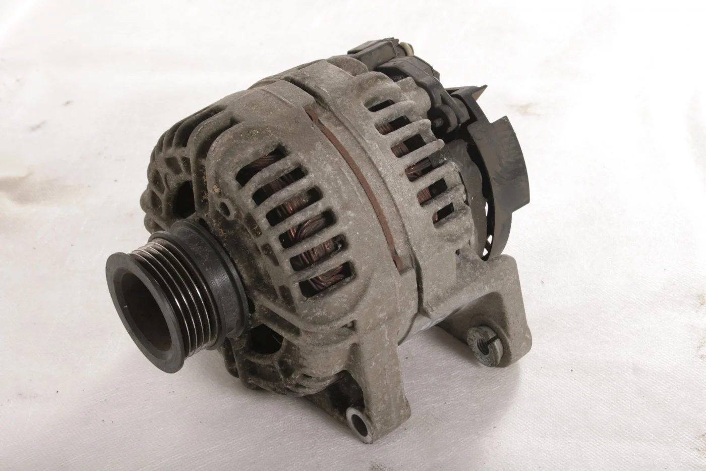 Генератор 120А фишка Опель Астра Н, Зафира Б