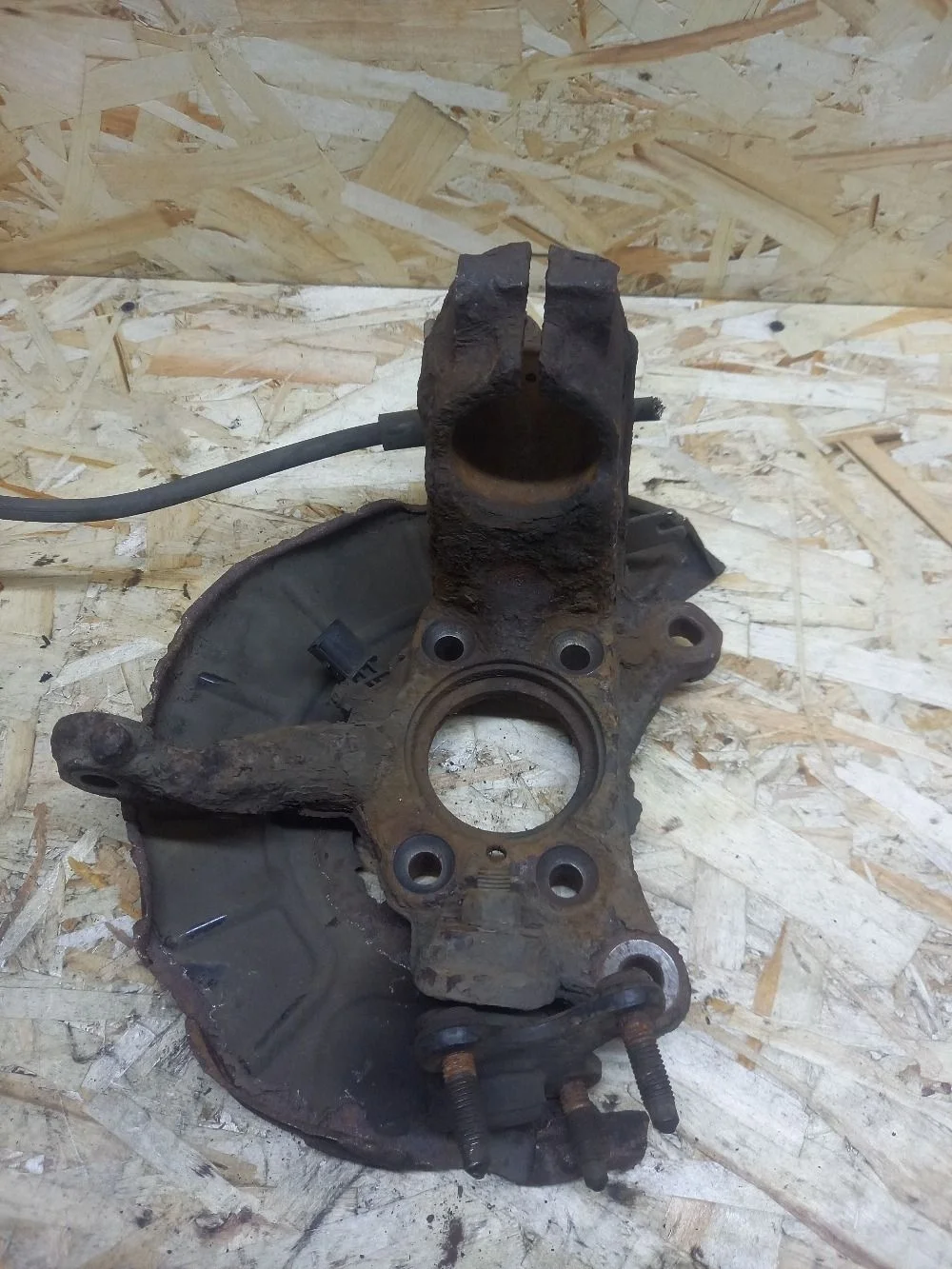 Кулак поворотный передний левый Skoda Octavia II рестайлинг (2008—2013) 2011