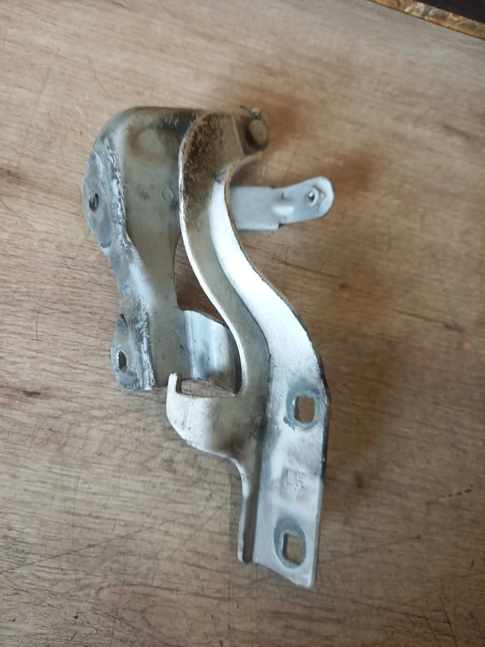 Петля капота левая Opel Antara I рестайлинг (2010—2017) 2012 SUMMIT WHITE (OP 40R)