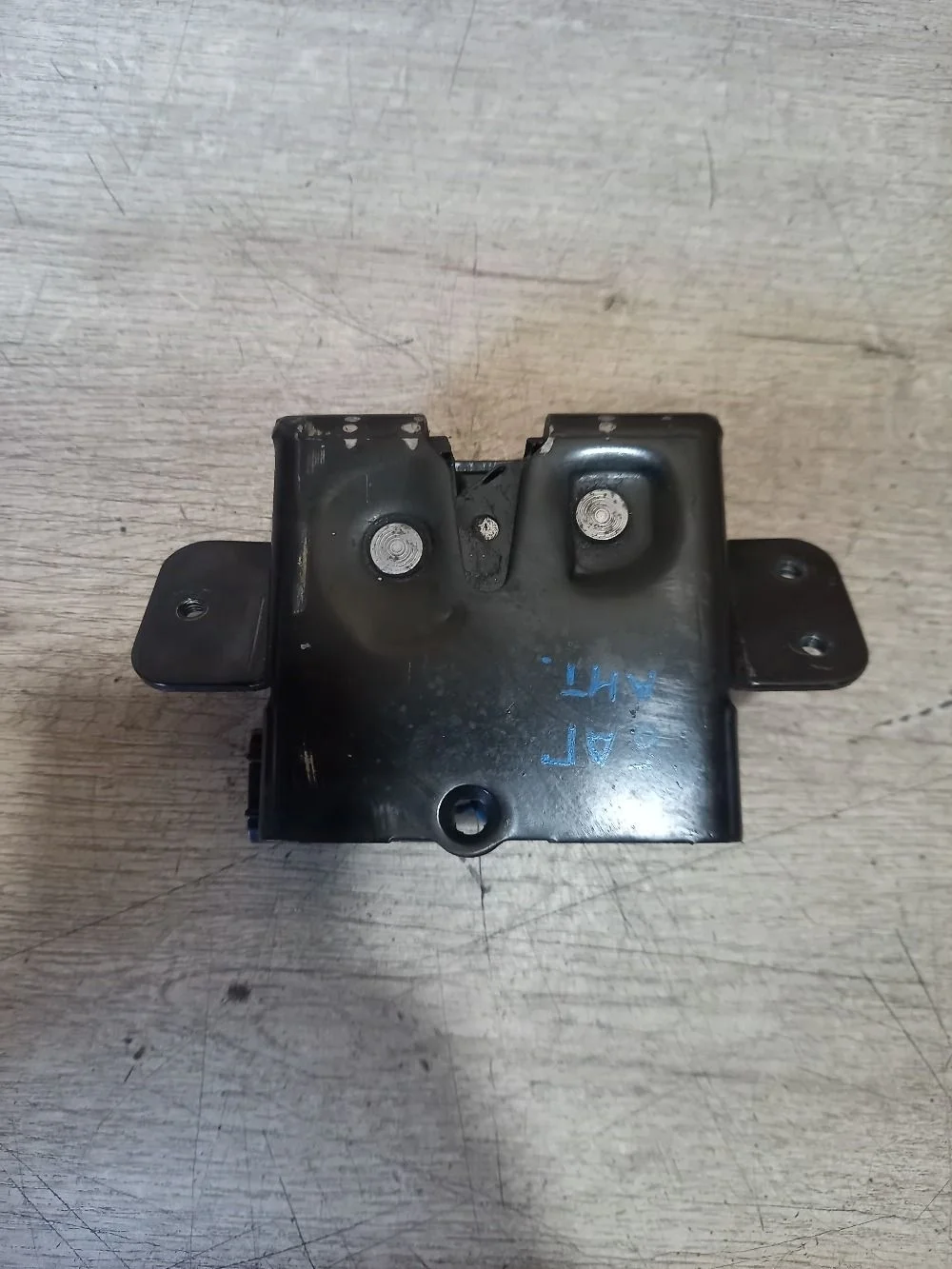 Замок крышки багажника Opel Antara I рестайлинг (2010—2017) 2012 SUMMIT WHITE (OP 40R)