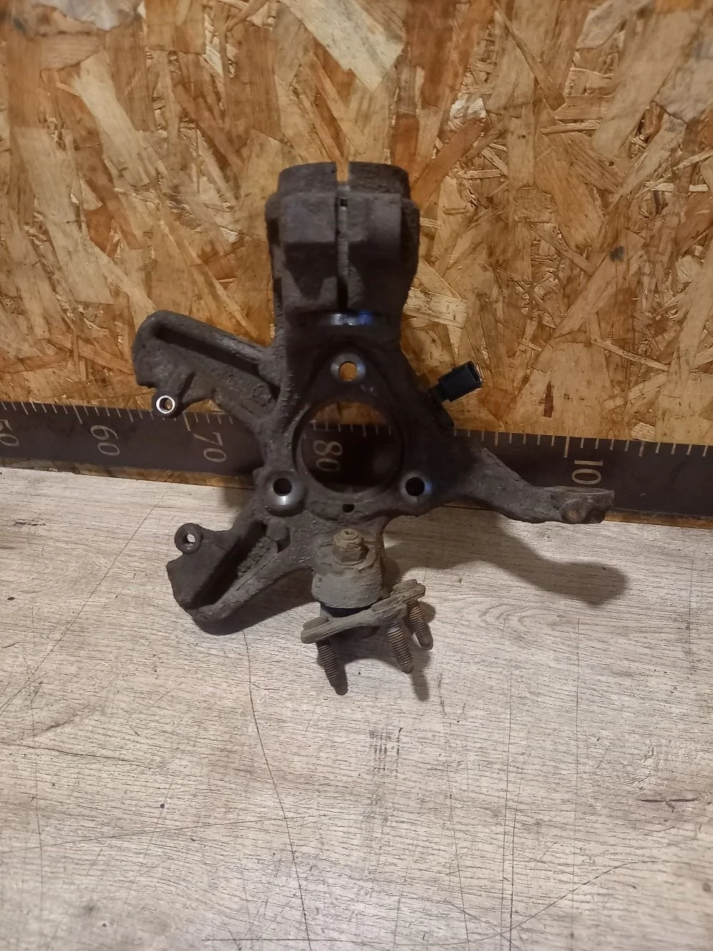 Кулак поворотный передний правый Skoda Octavia II рестайлинг (2008—2013) 2012 3U/F8K