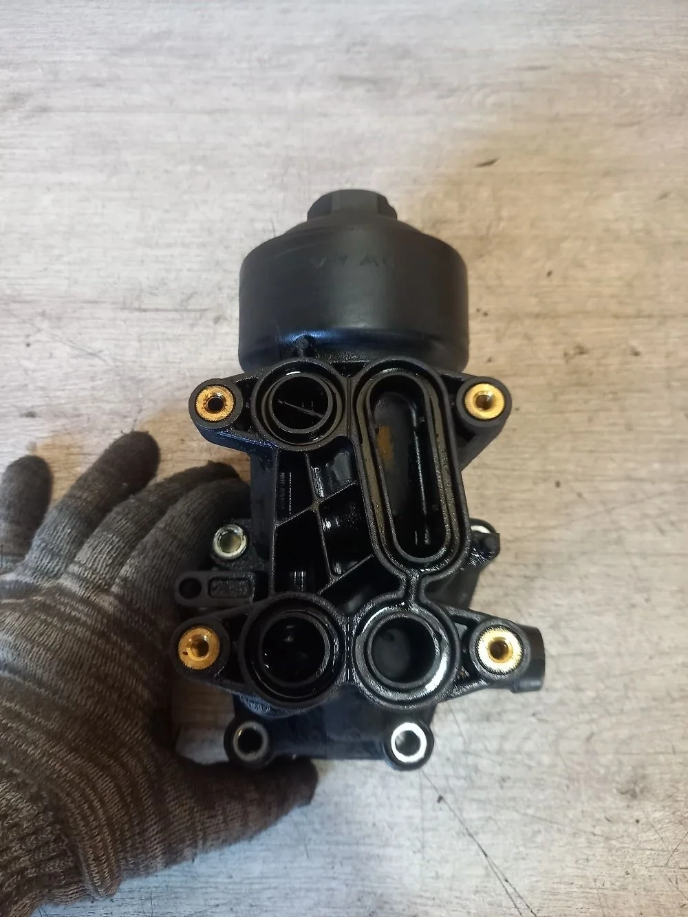 Корпус масляного фильтра Skoda Octavia II рестайлинг (2008—2013) 2011