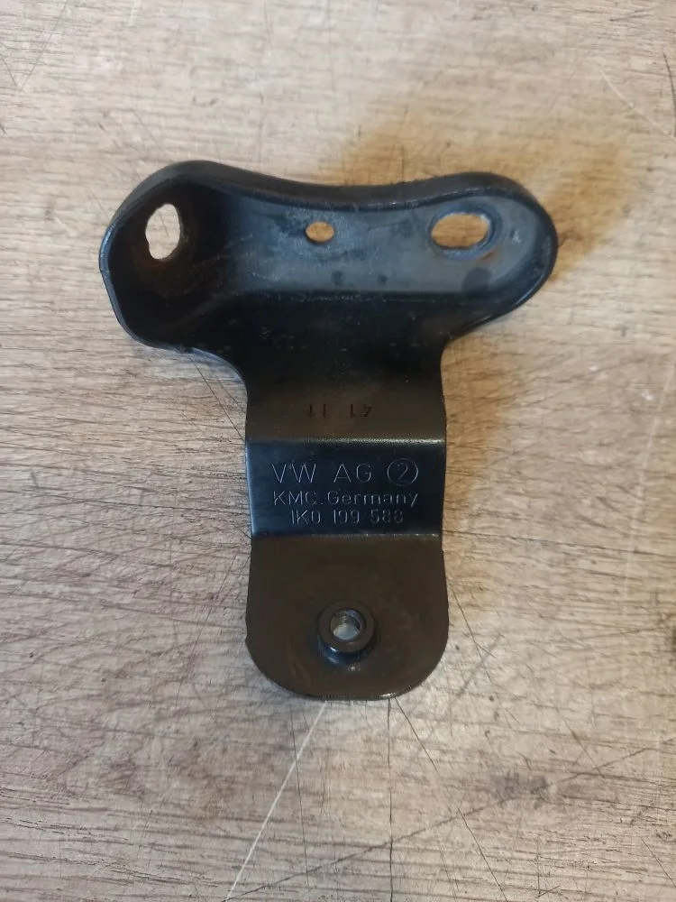 Кронштейн опоры двигателя Skoda Octavia II рестайлинг (2008—2013) 2011