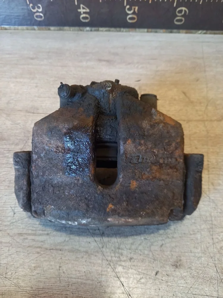 Суппорт тормозной передний правый Skoda Octavia II рестайлинг (2008—2013) 2011