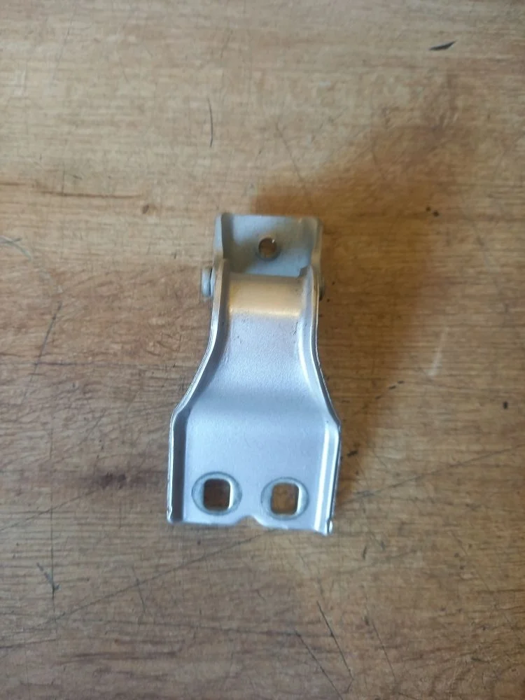 Петля двери багажника Ford Kuga I (2008—2012) 2012