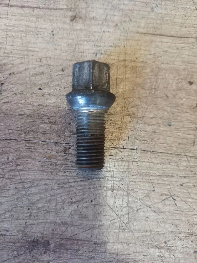 Болт колесный Skoda Octavia II рестайлинг (2008—2013) 2011