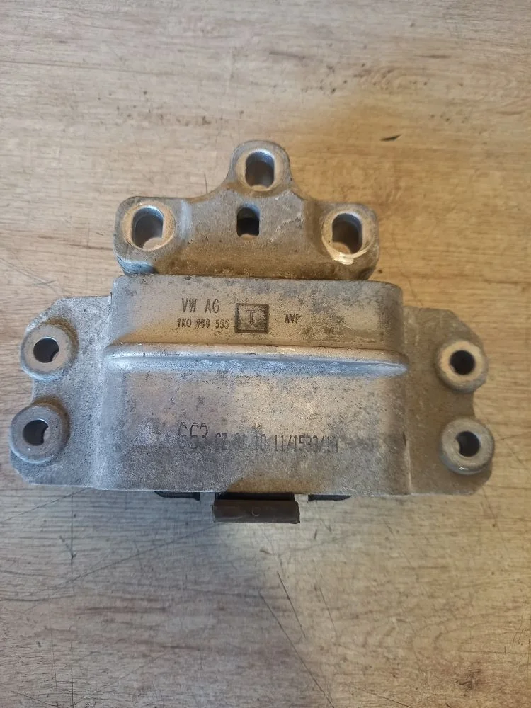 Опора двигателя Skoda Octavia II рестайлинг (2008—2013) 2011