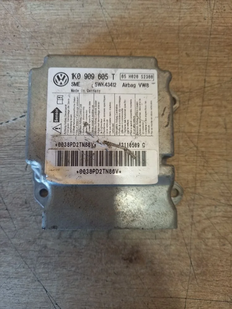 Блок управления AIRBAG Skoda Octavia II рестайлинг (2008—2013) 2011