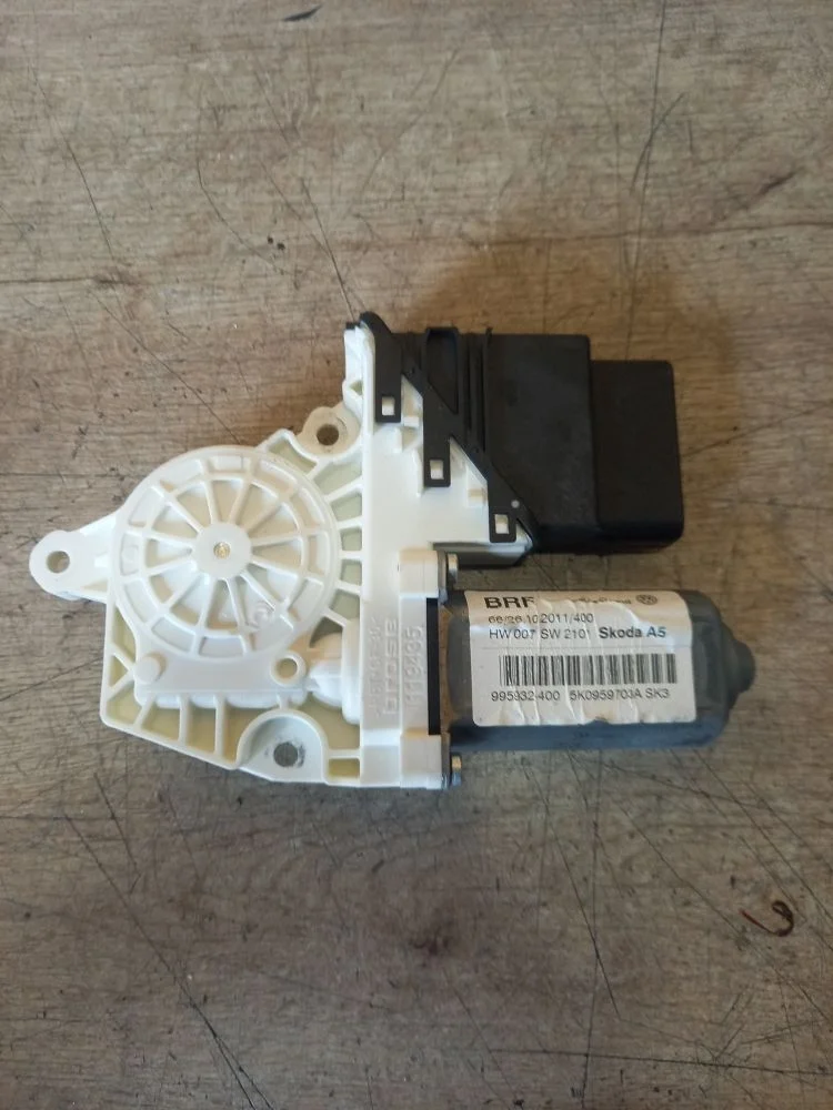 Моторчик стеклоподъемника задний Skoda Octavia II рестайлинг (2008—2013) 2011