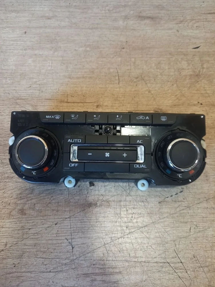 Блок управления отопителем Skoda Octavia II рестайлинг (2008—2013) 2011