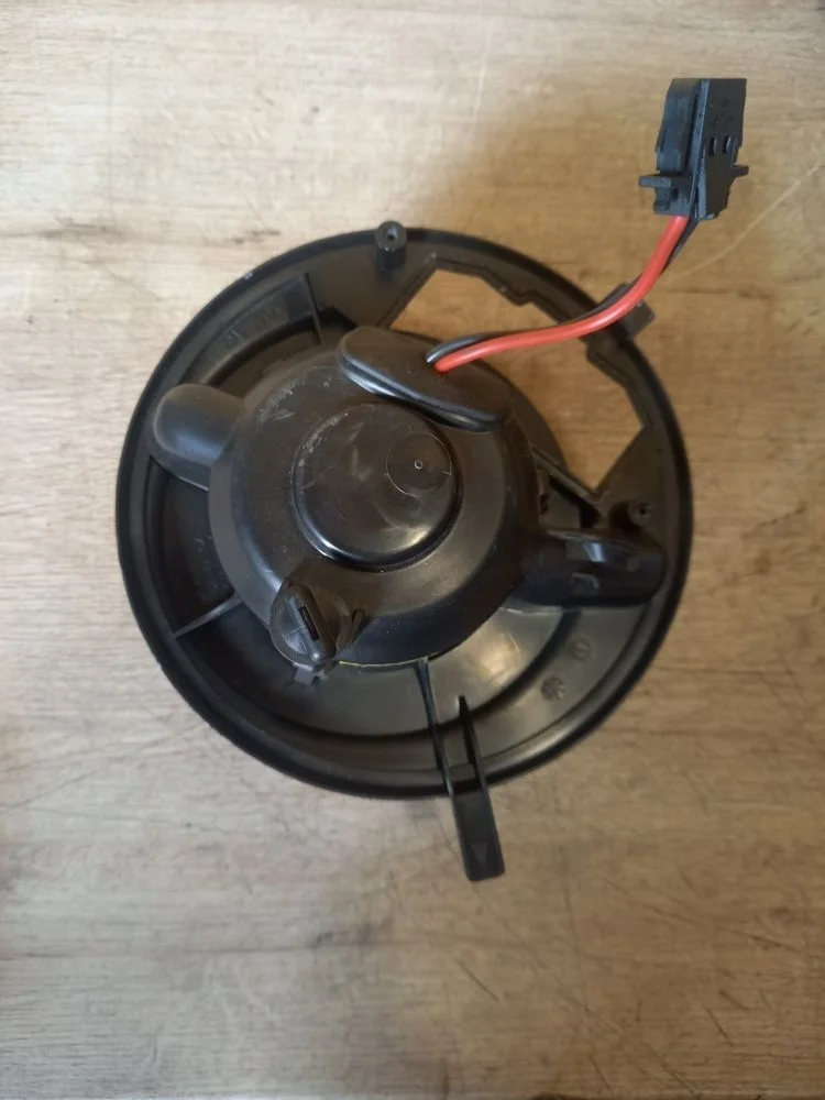 Моторчик печки Skoda Octavia II рестайлинг (2008—2013) 2012 9J9J