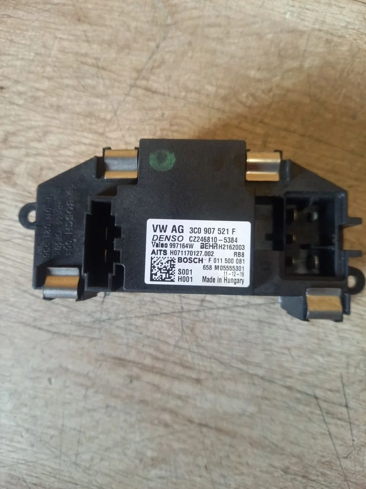 Резистор отопителя Skoda Octavia II рестайлинг (2008—2013) 2012 9J9J