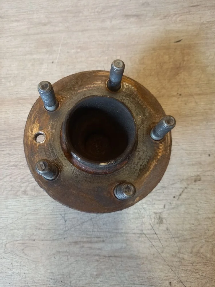 Ступица задняя Ford Kuga I (2008—2012) 2012 белый