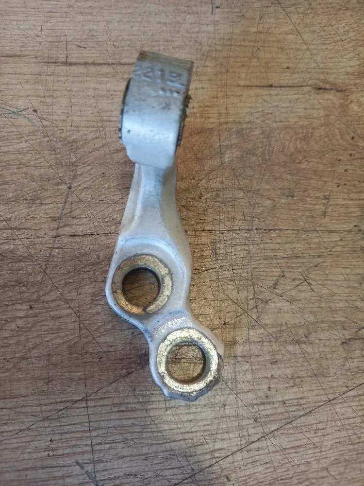 Петля двери передней левой верхняя Ford Kuga I (2008—2012) 2012 белый