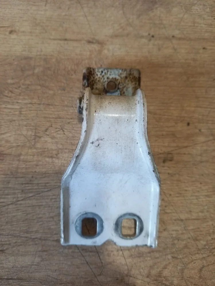 Петля двери багажника Ford Kuga I (2008—2012) 2012 белый