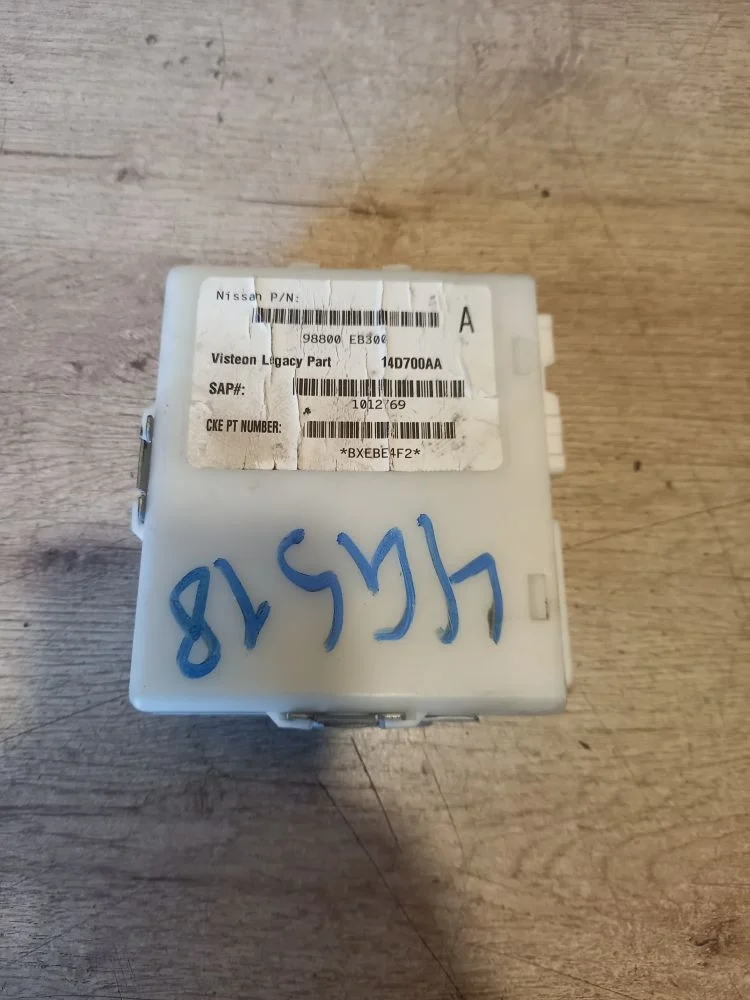 Блок электронный Nissan Pathfinder III рестайлинг (2010—2014) 2012 GN0 - BLACK METALLIC