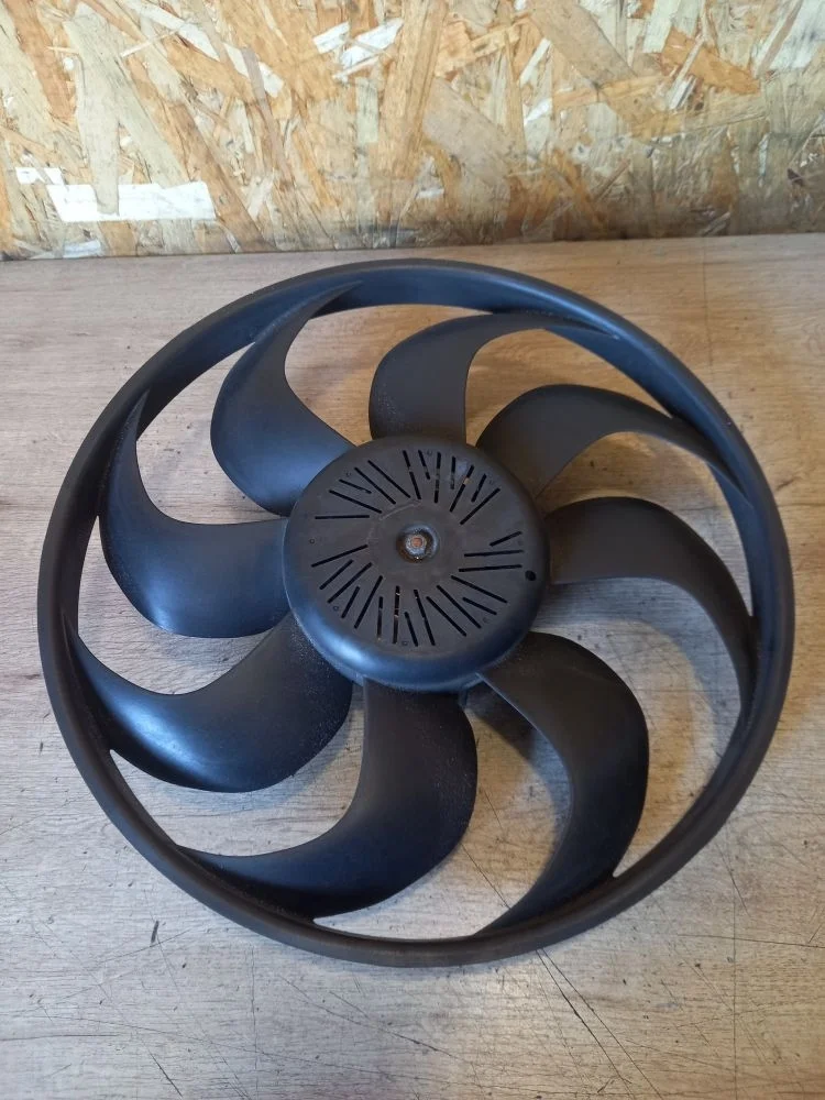 Вентилятор охлаждения Ford Kuga I (2008—2012) 2012 белый