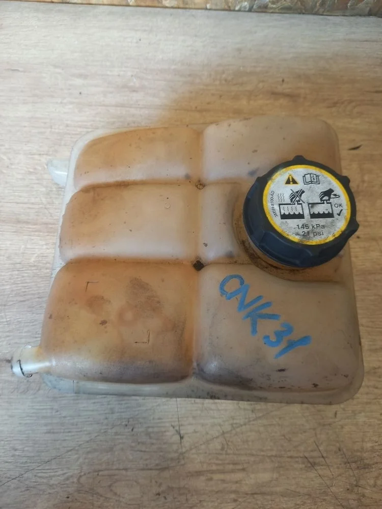 Бачок расширительный Ford Kuga I (2008—2012) 2012 белый