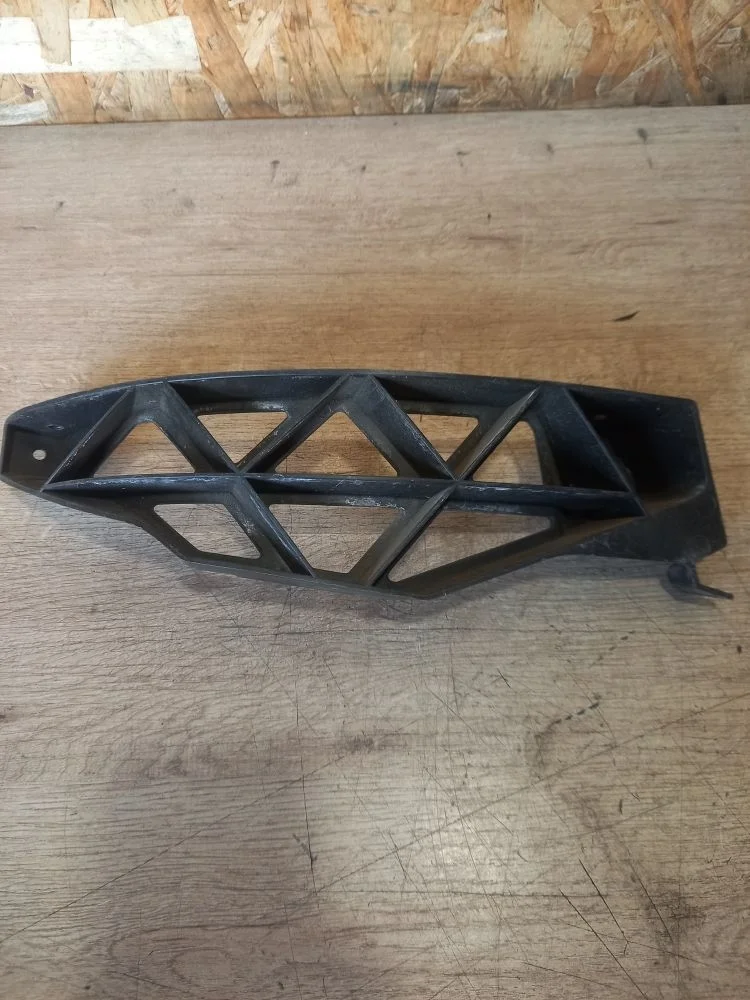 Кронштейн заднего бампера левый Skoda Octavia II рестайлинг (2008—2013) 2013 2G