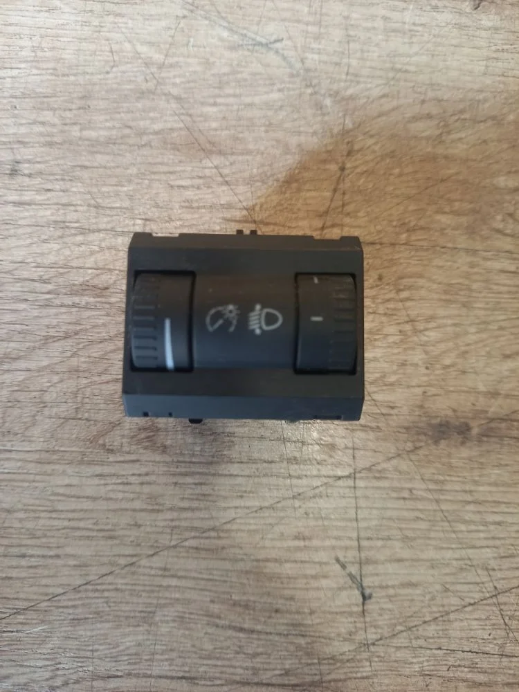 Кнопка корректора фар Skoda Octavia II рестайлинг (2008—2013) 2013 2G