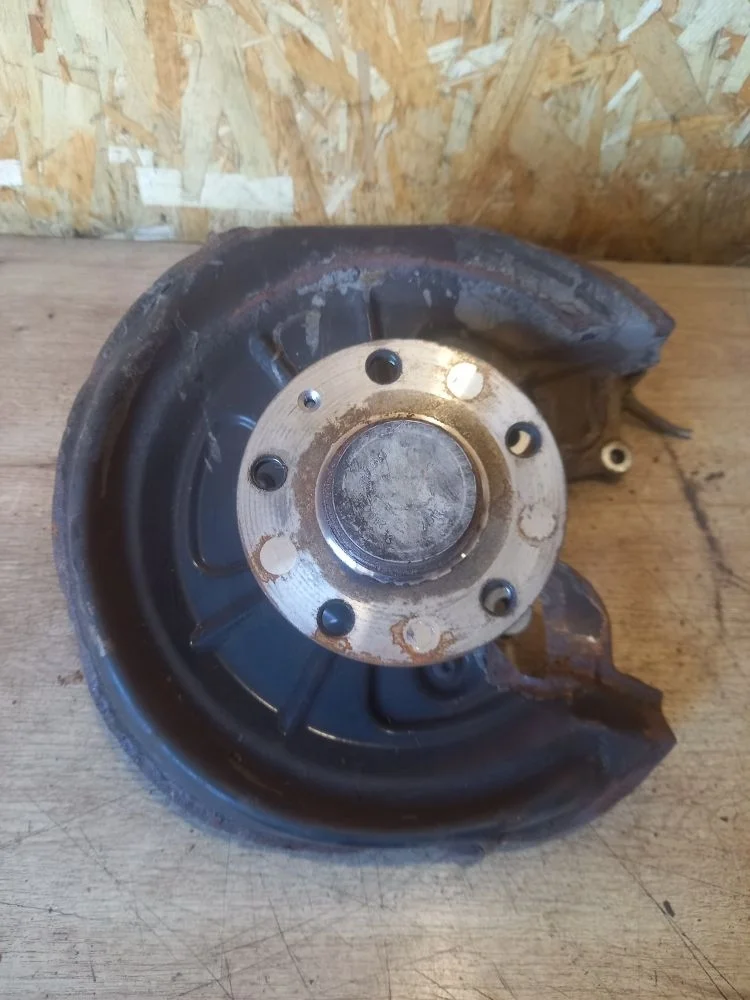 Кулак задний левый Skoda Octavia II рестайлинг (2008—2013) 2013 2G