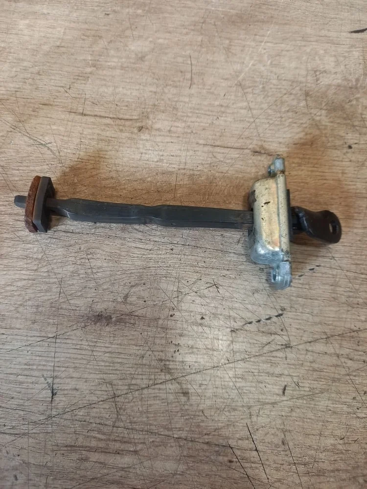 Ограничитель двери передней Kia Sportage II (2004—2008) 2006 K6 - SMART BLUE