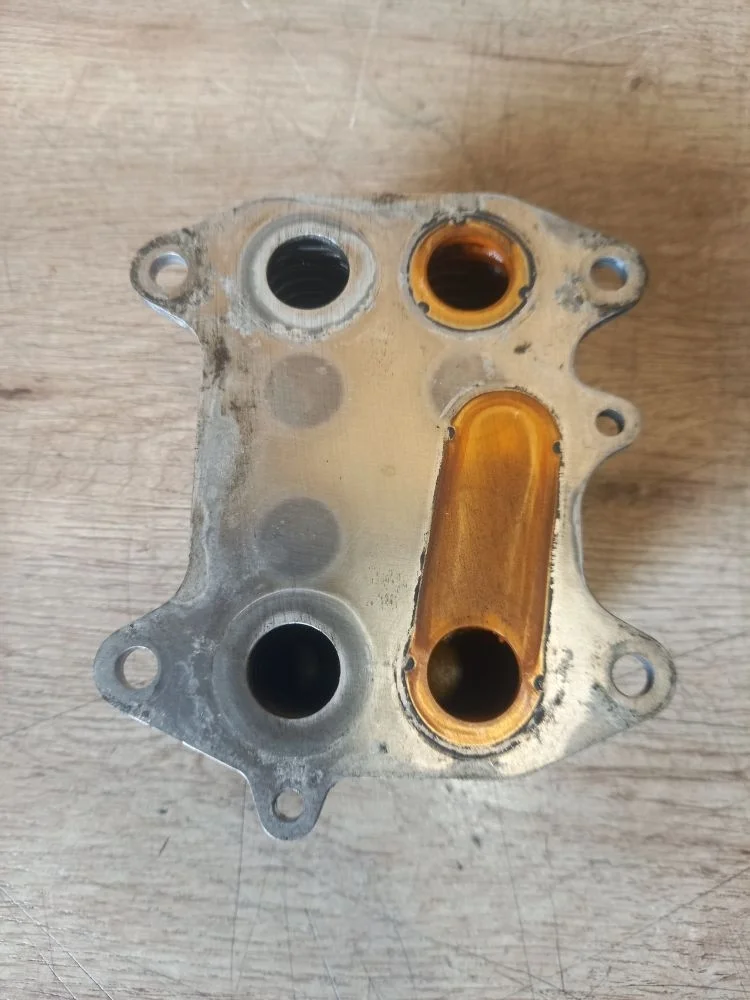 Радиатор масляный Skoda Octavia II рестайлинг (2008—2013) 2012 9J9J