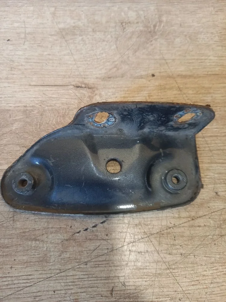 Кронштейн крепления крыла Skoda Octavia I рестайлинг (2000—2011) 2012 8B/F7W