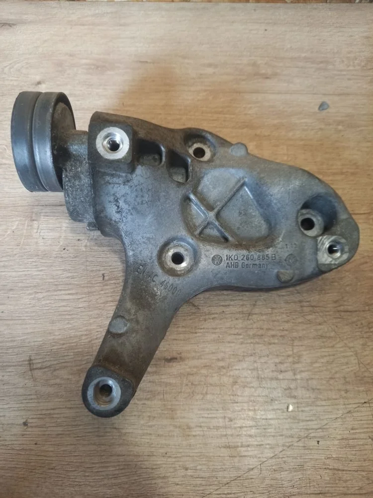 Кронштейн компрессора кондиционера Skoda Octavia II рестайлинг (2008—2013) 2012 8B/F7W