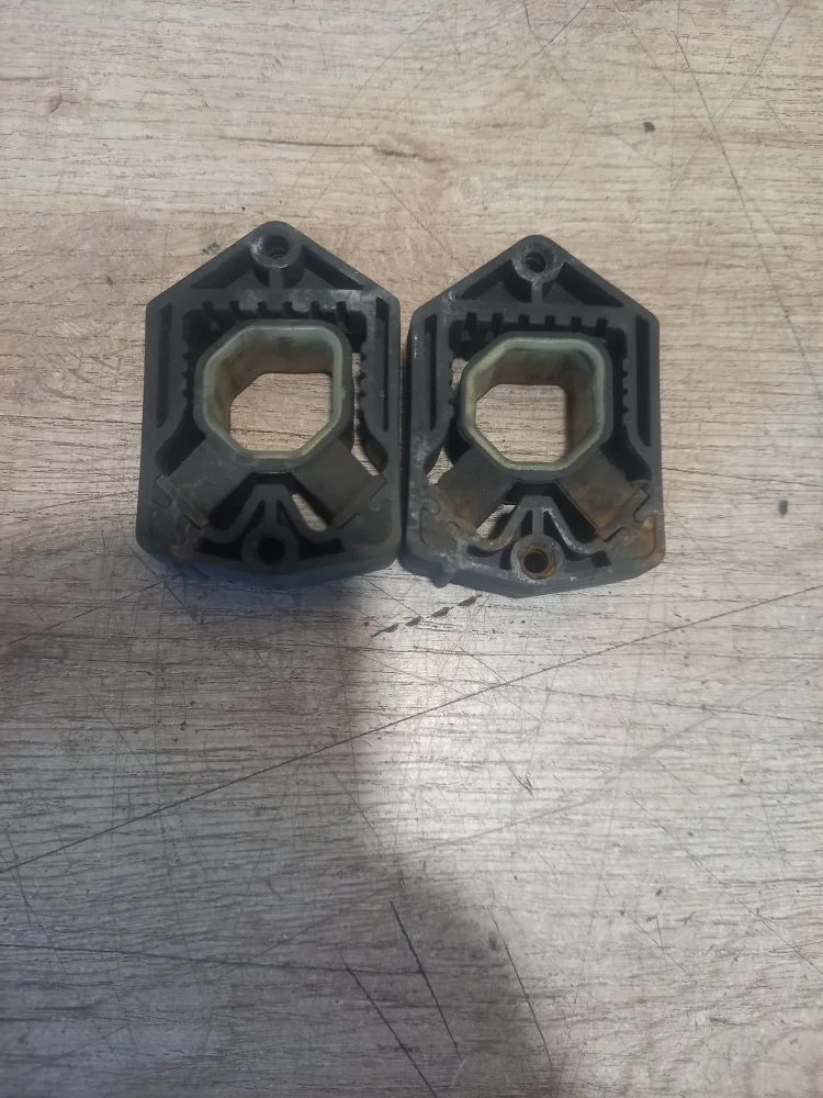 Крепление Skoda Octavia II рестайлинг (2008—2013) 2012 9J9J