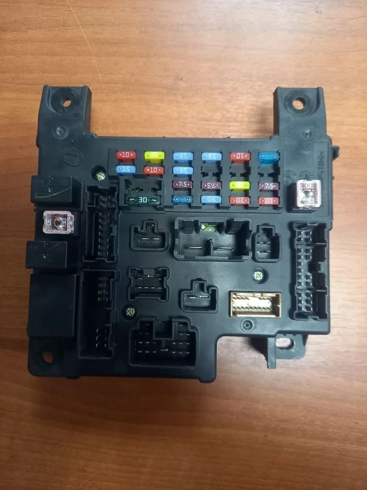 Блок предохранителей Citroen C-Crosser I (2007—2013) 2008 KTZ - ЧЕРНАЯ ЭМАЛЬ PERLE (ПЕРЛ)