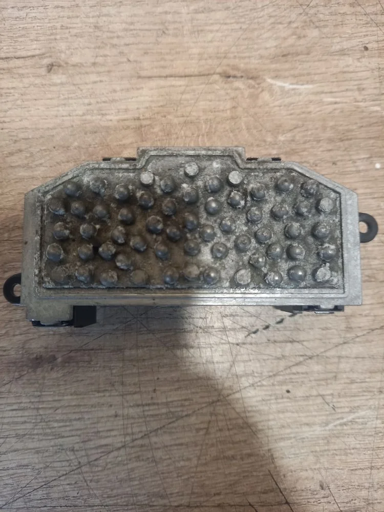 Резистор отопителя Skoda Octavia Scout II рестайлинг (2008—2013) 2010 8B8B