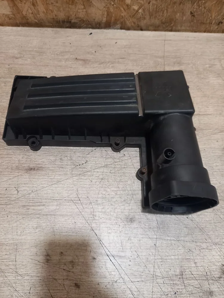 Крышка воздушного фильтра Skoda Octavia Scout II рестайлинг (2008—2013) 2010 8B8B