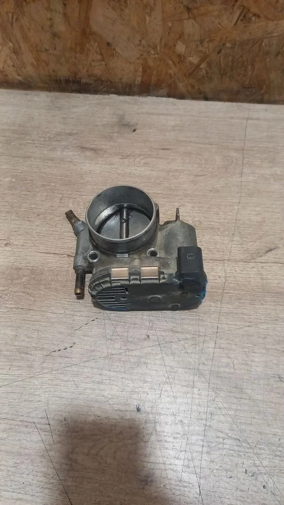 Заслонка дроссельная электрическая Chevrolet Captiva I рестайлинг (2011—2013) 2012 Серебристый металлик