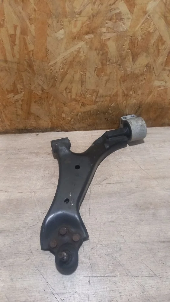 Рычаг передний нижний левый Opel Antara I рестайлинг (2010—2017) 2013 SUMMIT WHITE (OP 40R)