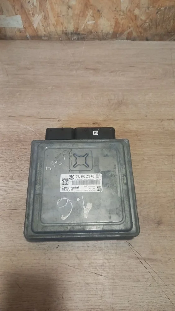 Блок управления двигателем Skoda Octavia II рестайлинг (2008—2013) 2009 8E (Серебро)