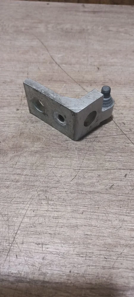 Петля двери передней правой нижняя Skoda Octavia II рестайлинг (2008—2013) 2009 8E (Серебро)