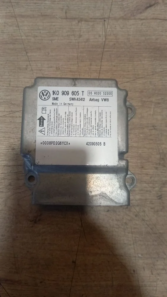 Блок управления AIRBAG Skoda Octavia II рестайлинг (2008—2013) 2009 8E (Серебро)