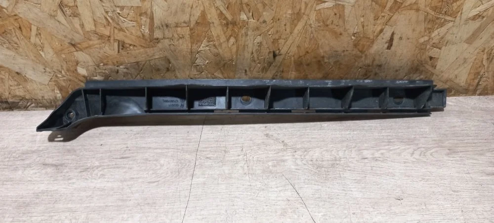 Кронштейн заднего бампера Skoda Octavia II рестайлинг (2008—2013) 2009 8E (Серебро)