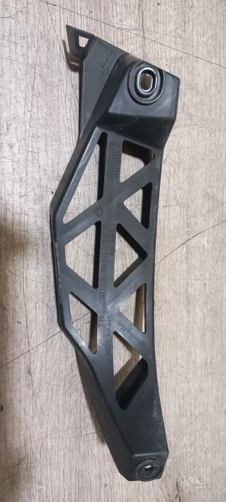 Кронштейн заднего бампера левый Skoda Octavia II рестайлинг (2008—2013) 2009 8E (Серебро)