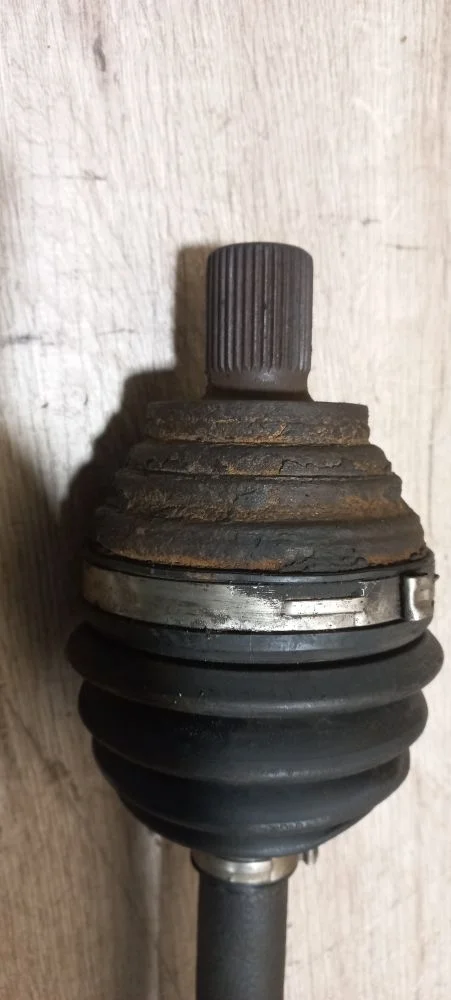 Полуось передняя левая Skoda Octavia II рестайлинг (2008—2013) 2009 8E (Серебро)