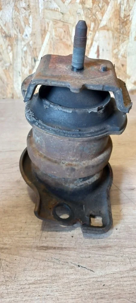 Опора двигателя передняя Nissan Pathfinder III (2004—2010) 2005 K27 - STRUCTURAL GREY